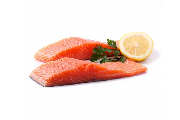 Cá hồi bổ sung vitamin D giúp hấp thụ canxi